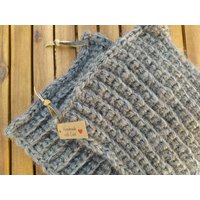 Topflappen Set | 2 Stück Grau Meliert Topfuntersetzer Tolle Deko Aus 100% Gotland Wolle Reine Natur Handgesponnen & Gehäkelt Extra Groß Topflappen Set | 2 Stück Grau Meliert Topfuntersetzer Tolle Deko Aus 100% Gotland Wolle Reine Natur Handgesponnen & Gehäkelt Extra Groß von LulaSpinnt