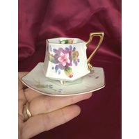Vintage Kleine Florale Handbemalte Teetasse Mit Teller Made in Japan Um 1970Er Jahre von LuliArtAndVintage