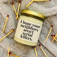 Ich Hoffe, Deine Nachbarn Sind Keine Serienmörder - Einweihungsgeschenk Einweihungskerze Geschenk Für Freund Kerze Im Glas von LuluPearCandleCo