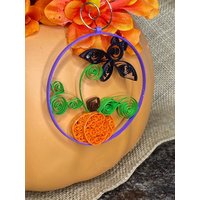 Quilled Halloween Ornament, Papier Fledermaus Kürbis Unikat Ornament von LulusCleverCrafts