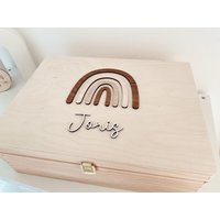 Erinnerungsbox Baby | Erinnerungskiste Zur Geburt, Geschenk Taufe, Babyshower Kiste Mit Name, Regenbogen Boho von LumaiDesignDe