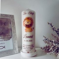 Taufkerze Löwe Hellbraun Personalisiert 25x8cm|Name, Datum, Taufspruch|Kerze Taufe Jungen & Mädchen| Niedliches Löwenmotiv|Tauf Und Patenkerze von LumaroDesignShop