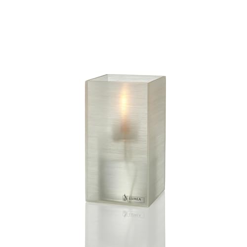 Lumea 1008 Tischlicht Nova weiß inkl. Flüssigwachskerze und Stabfeuerzeug | Hochwertiges Windlicht in Weiß aus Acryl inkl. Kerze & Feuerzeug | Brenndauer 40 Std.| Für Indoor & Outdoor, Höhe: 13 cm Lumea 1008 Tischlicht Nova weiß inkl. Flüssigwachskerze und Stabfeuerzeug | Hochwertiges Windlicht in Weiß aus Acryl inkl. Kerze & Feuerzeug | Brenndauer 40 Std.| Für Indoor & Outdoor, Höhe: 13 cm von Lumea Ltd