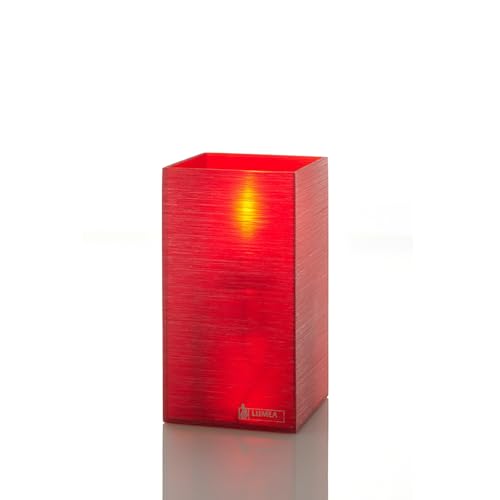 Lumea 1009 Tischlicht Nova rot inkl. Flüssigwachskerze und Stabfeuerzeug | Hochwertiges Windlicht in Rot aus Acryl inkl. Kerze & Feuerzeug | Brenndauer 40 Std.| Für Indoor & Outdoor, Höhe: 13 cm von Lumea Ltd