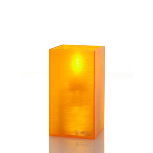 Lumea 1028 Tischlicht Nova orange inkl. Flüssigwachskerze und Stabfeuerzeug | Hochwertiges Windlicht in Orange aus Acryl | Brenndauer 40 Std.| Für Indoor & Outdoor, Höhe: 13 cm von Lumea Ltd