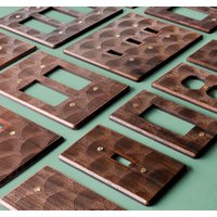 Anpassbare Boho Nussbaum Holz Lichtschalter Plattenabdeckung Und Steckdose Single Gang Bis 5 Fach Rocker Decora Toggle von LumiandwoodStore