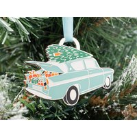Fliegendes Auto Emaille Baum Ornament von LumosPins
