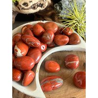 Roter Jaspis Trommelstein, Wurzelchakra, Heilsteine von LunaKaiCrystals