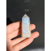 Blauer Mondstein Turm, Neubeginn Punkt, Kristall Für Weibliche Energie, Solar Plexus Chakra, Selbstfürsorge von LunaSkyCrystals