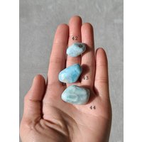 Larimar Trommelstein, Blauer Taschenstein, Beruhigender Kristall, Solar Plexus Heilender Chakra Roher von LunaSkyCrystals