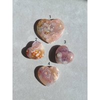 Rosa Blumen-Achat-Herz, Rosa Amethyst-Blumen-Achat, Selbstliebe-Kristall, Lila Beruhigender Kristall, Heilendes Herz-Chakra, Kirschblüten-Achat von LunaSkyCrystals