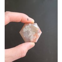 Rosa Blumen-Achat-Hexagon-Diamant-Palmenstein, Lavendel-Kirschblüten-Achat, Selbstliebe-Kristall, Beruhigender Kristall, Heilendes Herz-Chakra von LunaSkyCrystals