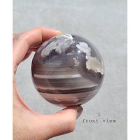 Schwarzblumen Achat Kugel Kirschblüten Kristall von LunaSkyCrystals