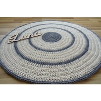 Handgefertigter Runder Teppich Aus Baumwolle - Neutrales Kinderzimmer Dekor Handgefertigter Runder Teppich Aus Baumwolle - Neutrales Kinderzimmer Dekor von Lunarug