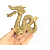 Vintage Messing Drache Schwere Ornament Figur Statue Feng Shui Glück Auspicious Altar Dekor Geist Tier Boho Schreibtisch Büro Geschenk von LunasaMoonVintage