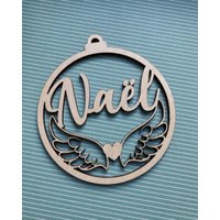 Weihnachtskugel, Personalisierter Gedenkschmuck in Form Einer Kugel Mit Vornamen Und Flügeln von LunefulleCreations