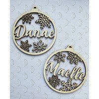 Personalisierte Runde Weihnachtskugel Mit Namen Personalisierte Runde Weihnachtskugel Mit Namen von LunefulleCreations