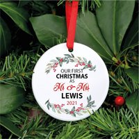 Personalisierte Unser Erstes Weihnachten Als Mr Und Mrs Christbaumkugel Ornament Geschenk, & 1st Weihnachtsgeschenk, Just Married Keramikdekoration von LussWonderland