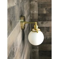 Ambedo Single Bulb 15cm Globe Vanity Century Industrie Wandleuchte von LustrousLumens