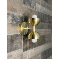 Sofort Lieferbar - Versand Am Selben Tag Lupine Doppel-Glühbirne Halbschirm Eitelkeit Mitte Jahrhundert Industrielle Moderne Wandleuchte von LustrousLumens
