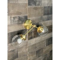 Sofort Lieferbar - Versand Am Selben Tag Sakkari Moderne Doppel Licht 6 in Globe Mid Century Badezimmer Wandleuchte Sofort Lieferbar - Versand Am Selben Tag Sakkari Moderne Doppel Licht 6 in Globe Mid Century Badezimmer Wandleuchte von LustrousLumens