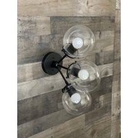 Vakker Modern 3 Light 6In Globe Mid Century Wandleuchte von LustrousLumens