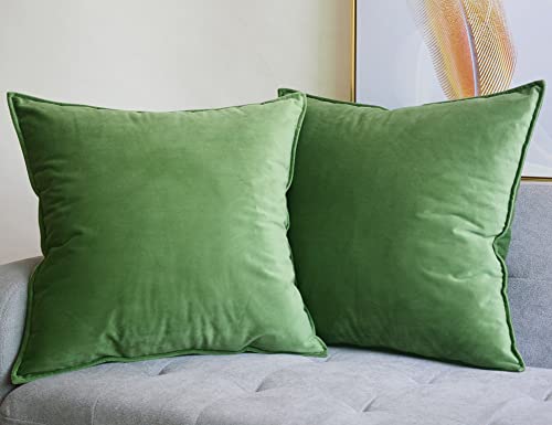 Lutanky Samt-Kissenbezüge, dekorativ, quadratisch, weiche Flansche, Kissenbezüge für Sofa, Schlafzimmer, mit unsichtbarem Reißverschluss, Olivgrün, 45 x 45 cm, 2 Stück von Lutanky