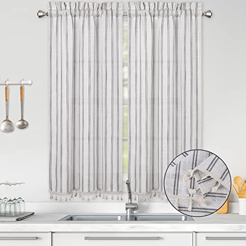 LuxFocus Scheibengardinen mit Quaste Kurzstores Landhausstil Gestreifte Gardinen Bistrogardine Transparent Leinenoptik Fenstervorhang Tunnelzug für Küche Grau 2 Stück, BxH 66x114 cm von LuxFocus