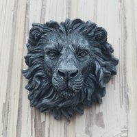 Löwe Steinfigur Gartenfiguren Relief Löwenkopf Gartendeko Wandrelief von LuxStuck