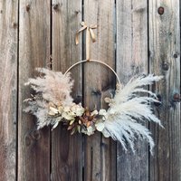 Pampas Hoop Kranz Mit Trockenblumen | Herbst-Haustürkranz Neutral Boho Dekor Thanksgiving-Wand Oder Eingangsbereich von LuxePetalsHomeDecor