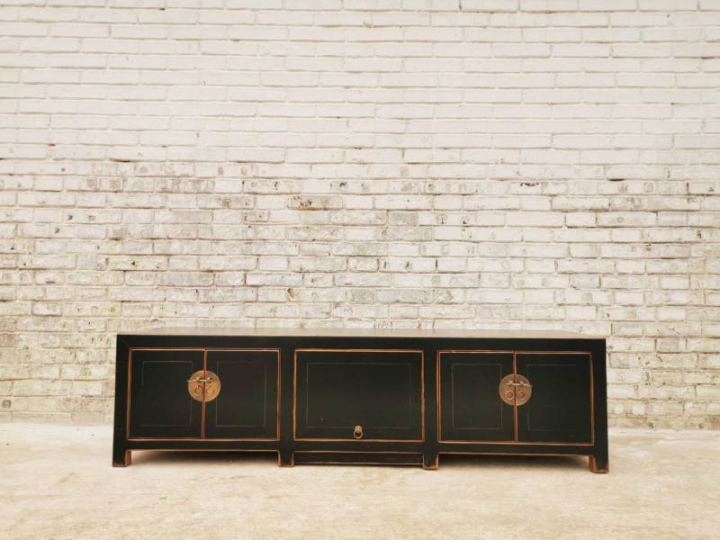 Luxury-Park-Direct Kommode TV Lowboard in modernem Design mit traditionellen Details in Gold. von Luxury-Park-Direct