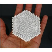 sterling Silber Handgefertigte Massivsilber Wunderschöne Anpassen Mini Tisch/Bazot, Ausgezeichnete Haus Puja Utensilien Tempel Kunst Su344 von LuxurySilverGifts