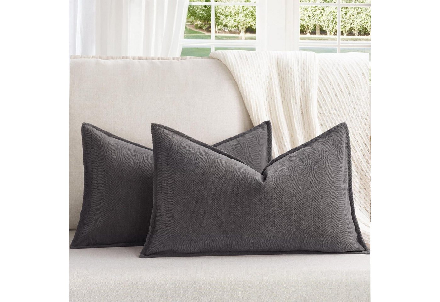 LuxusKollektion Hängedekoration Kissenbezug Chenille Dekokissen Rustikales Grau 30 x 50 cm 2 Stück LuxusKollektion Hängedekoration Kissenbezug Chenille Dekokissen Rustikales Grau 30 x 50 cm 2 Stück von LuxusKollektion