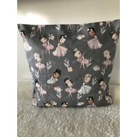 Kinderkissen Ballerina Dekokissen Kissenhülle Kissenbezug Kuschelkissen Kissen 40x40 cm von LuzieKunterbuntshop