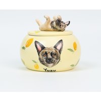 Benutzerdefinierte Hundeurne Handgefertigte Keramik Haustierurne Mit Haustierporträt & Pose Personalisiertes Erinnerungsglas Große von LycheeCeramic
