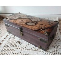 Piratentruhe Große Andenkenbox Aus Holz Dekor Rustikal Mit Schloss von LyidoraWoodenDecor