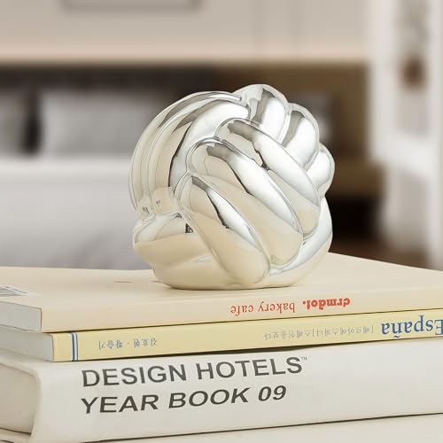 Kleines Silbernes Knoten-Dekor, Kettenglieder, Couchtisch, Bücherregal, Eingangstischdekoration - Ästhetische, Minimalistische Deko-Objekte für Modernes Zuhause, Wohnzimmer Kleines Silbernes Knoten-Dekor, Kettenglieder, Couchtisch, Bücherregal, Eingangstischdekoration - Ästhetische, Minimalistische Deko-Objekte für Modernes Zuhause, Wohnzimmer von Lynagert