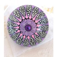 Deko Stein, Mandala Stein in Rosa, Lila, Wohndeko, Meditation Stein, Unikat von LyniesGalerie