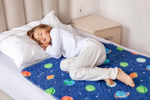 Lynmark® wasserdichte Matratzenauflage, Matratzenschoner Wasserdicht für Nächtliches Töpfchentraining | Galaxien Design | Leicht zu Waschen und zu Trocknen | Für Kleinkinder- und Einzelbett von Lynmark