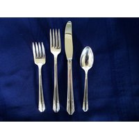 53 Stück Ser/11 Luncheon Set International Rogers Silverplate Besteck Rosalind Muster Glossy Strip Ctr Griffe W Lines Clipped Cornerss 53 Stück Ser/11 Luncheon Set International Rogers Silverplate Besteck Rosalind Muster Glossy Strip Ctr Griffe W Lines Clipped Cornerss von LynnCorneroftheWorld