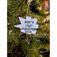 Baby's First Christmas Ornament - Acrylstern Baby Es Erste Weihnachten von LynnsHomeDesign