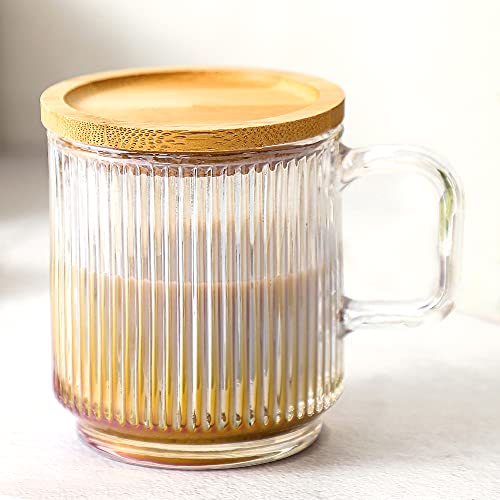 Lysenn Schillernde Glas-Kaffeetasse mit Deckel – Premium klassische vertikale Streifen Glas-Teetasse – für Latte, Tee, Schokolade, Saft, Wasser, bleifrei – Bambusdeckel – 354 ml von Lysenn