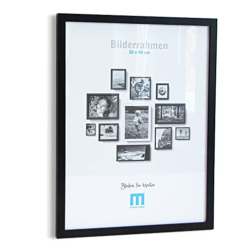 Zeitlos, moderner Bilderrahmen aus MDF, schwarz für 30x40 cm kleine Fotos und Bilder. Inkl. Acrylglasschutz. Er eignet sich als Tisch-Aufsteller und für die Wand, im Hochformat oder Querformat. Zeitlos, moderner Bilderrahmen aus MDF, schwarz für 30x40 cm kleine Fotos und Bilder. Inkl. Acrylglasschutz. Er eignet sich als Tisch-Aufsteller und für die Wand, im Hochformat oder Querformat. von M MERCEO