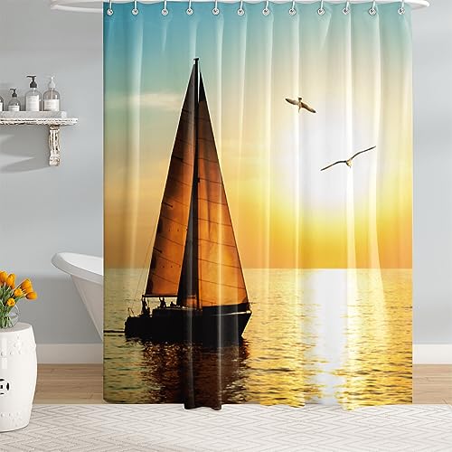 M&W Home Duschvorhang goldene Meeresoberfläche im Sonnenuntergang Möwen Abendlicht Meer Segelboote ruhen sanft Himmel zart Blau Hochwertiger Textilvorhang aus 100% wasserdichtem Polyester 180x200 von M&W Home