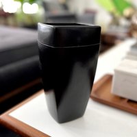 Schwarze Mid Century Keramik Vase Mit Naht Detail von M2ModernVintage