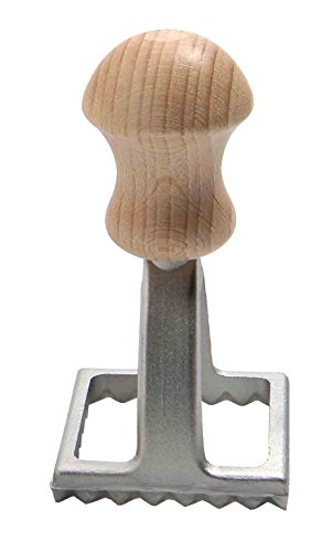 MAAJ® RAVIOLIAUSSTECHER ALUMINIUM + BUCHE QUADRATISCH 4 x 4 cm von MAAJ