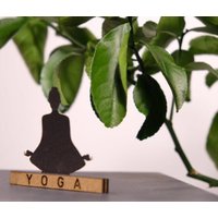 Yoga Mach Den Sonnengruß von MADEHOLZDESIGN