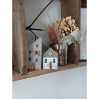 Holzhaus Klein Minimalistisch Deko Handbemalt Holz Gartendeko Holzhäuser Wohndeko Unikat Rustikal Upcyling 1 Stück Holzhaus Klein Minimalistisch Deko Handbemalt Holz Gartendeko Holzhäuser Wohndeko Unikat Rustikal Upcyling 1 Stück von MADEbyLENEShop