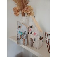 Holzhaus Wimpelkette Bemalt Mit Dekostoff Verziert Holz Gartendeko Holzhäuser Wohndeko Handbemalt Unikat Rustikal Upcyling 1 Stück Holzhaus Wimpelkette Bemalt Mit Dekostoff Verziert Holz Gartendeko Holzhäuser Wohndeko Handbemalt Unikat Rustikal Upcyling 1 Stück von MADEbyLENEShop