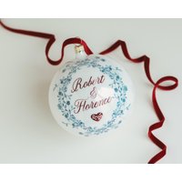 Personalisierte Jungvermählten Chinoiserie Aquarell Rahmen Glas Weihnachtsverzierung Personalisierte Jungvermählten Chinoiserie Aquarell Rahmen Glas Weihnachtsverzierung von MAERRIMENT